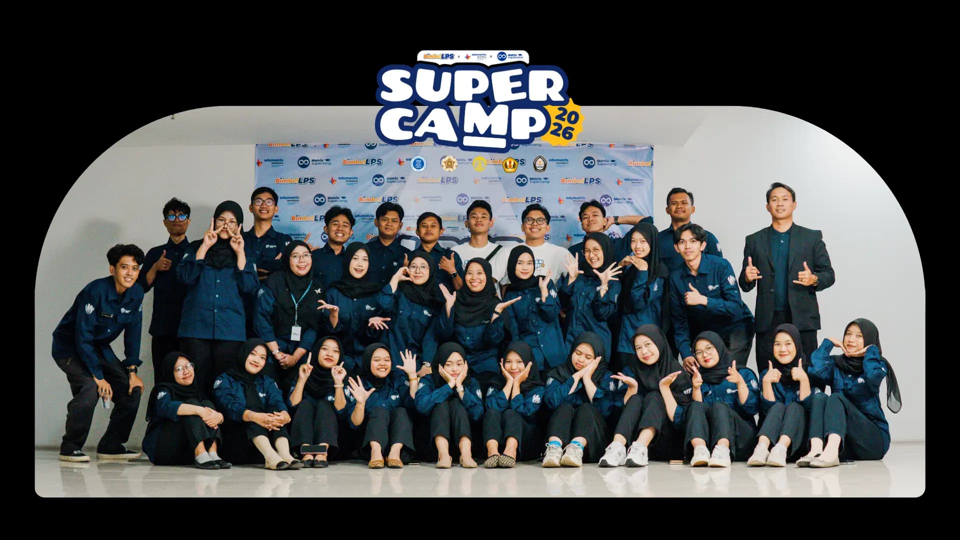 Tim profesional di EDUMATRIX Indonesia yang terdiri dari mentor berpengalaman di bidangnya, siap mendukung perjalanan pendidikan dan kesuksesan setiap siswa dengan pendekatan terbaik.